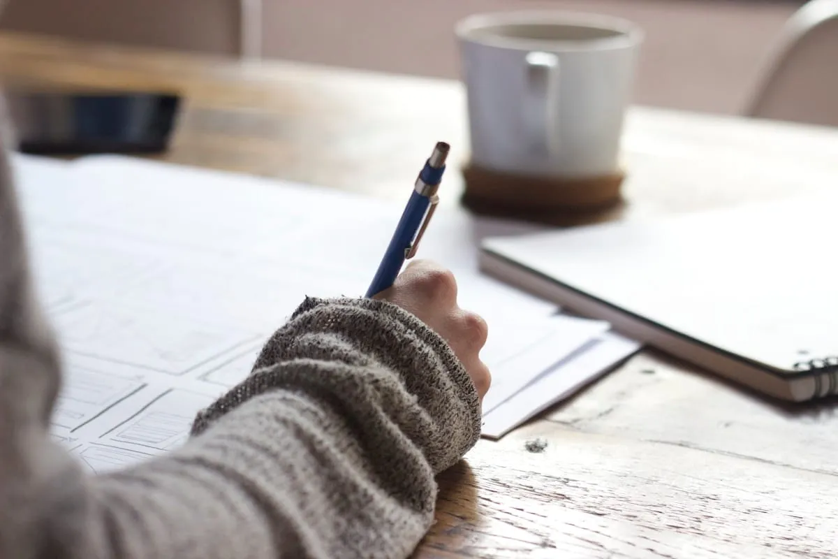 Ghost vs Manual LinkedIn Management: A Time Comparison